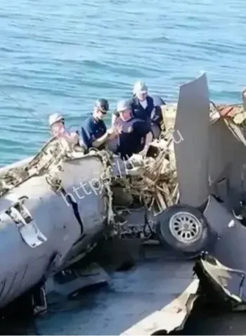 南海美军机打捞黑匣子